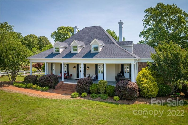 3674 River Rd, Hickory, NC 28602