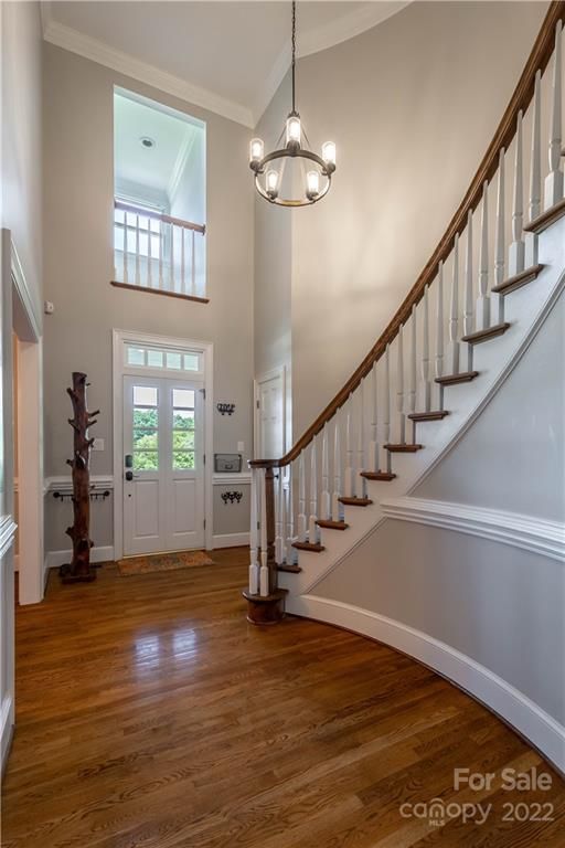 3674 River Rd, Hickory, NC 28602