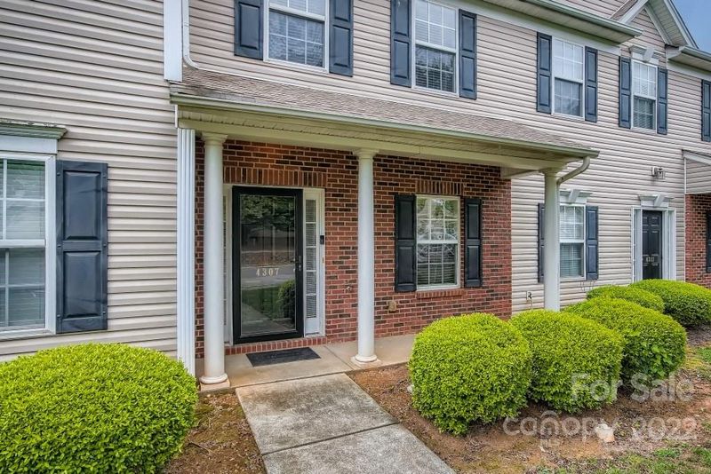 4307 Glenlea Commons Dr, Charlotte, NC 28216