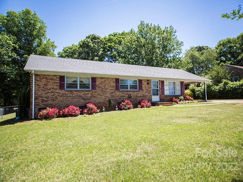 1920 Silverstone Dr, Gastonia, NC 28052