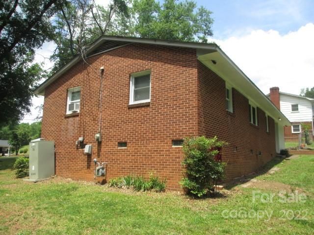 202 Forestway Dr, Mount Holly, NC 28120