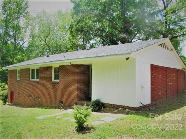 202 Forestway Dr, Mount Holly, NC 28120