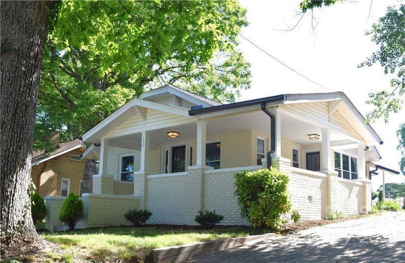 1224 10th St NE, Hickory, NC 28601