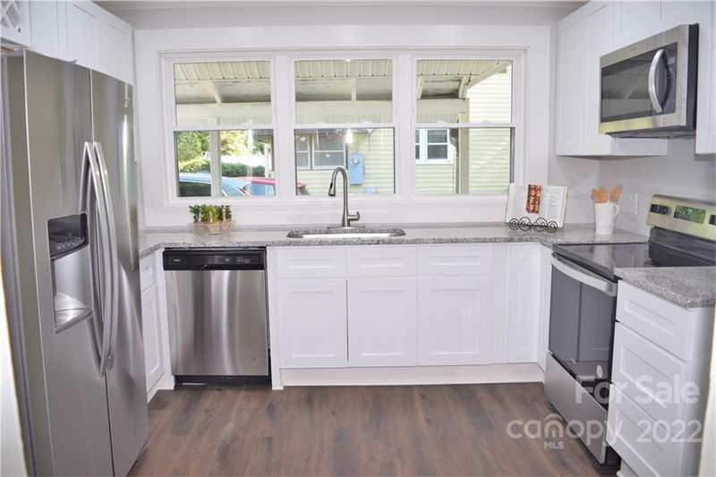 1224 10th St NE, Hickory, NC 28601