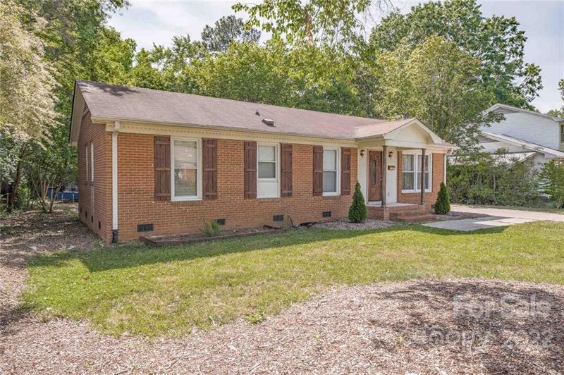 1307 Squirrel Hill Rd, Charlotte, NC 28213