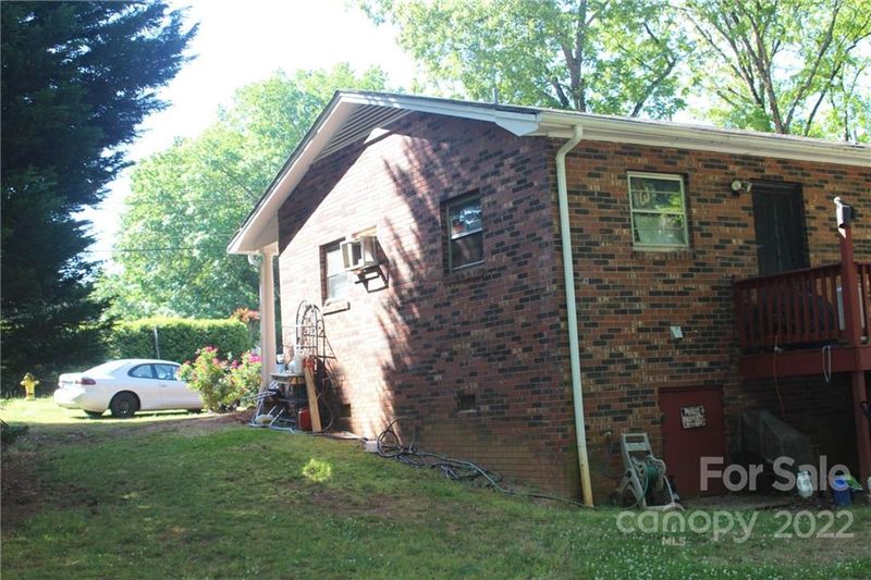 117 4th Ave NE, Conover, NC 28613