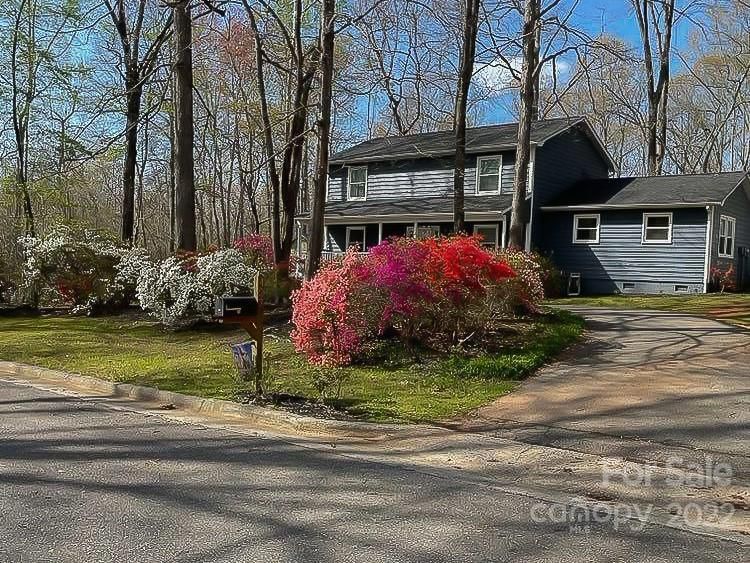 427 17th Avenue Dr, Hickory, NC 28601