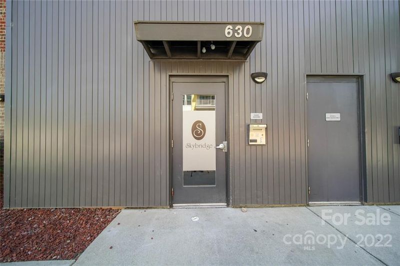 630 Calvert St #1111, Charlotte, NC 28208