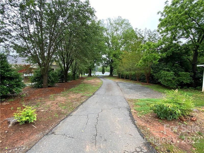 541 W Charles St, Matthews, NC 28105