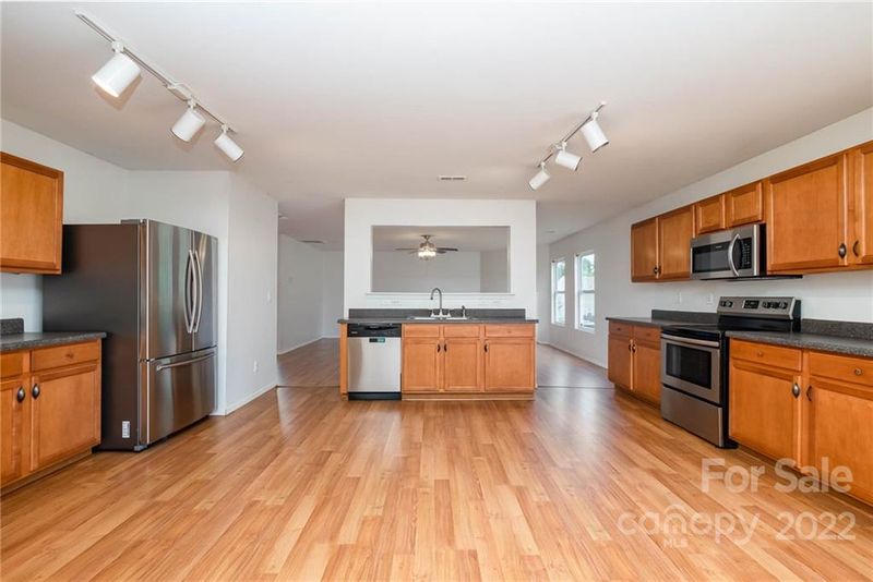12514 Leaning Pine Ln, Charlotte, NC 28215