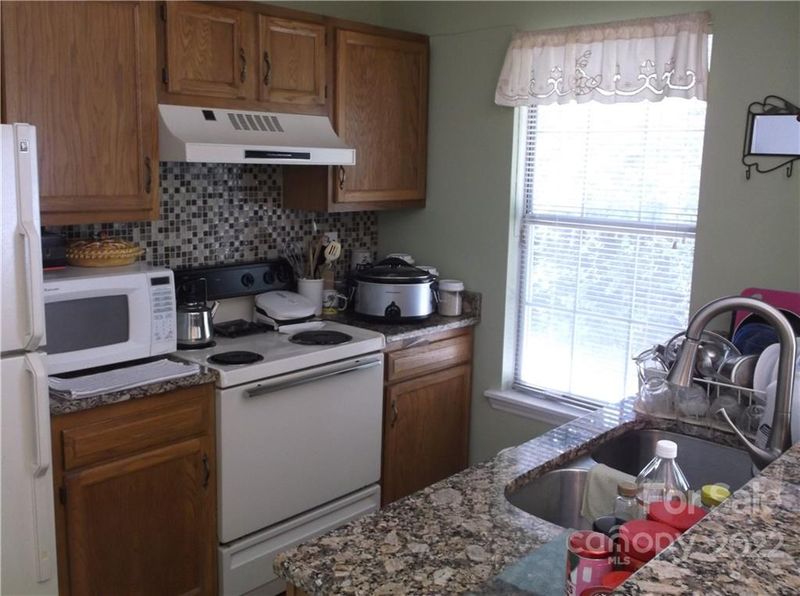 6338 Windsor Gate Ln, Charlotte, NC 28215