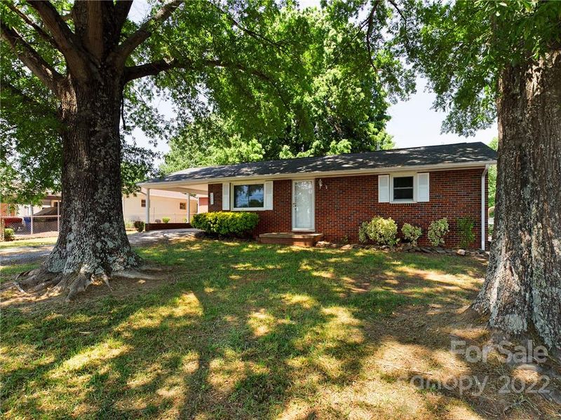 2263 9th Avenue Dr NE, Hickory, NC 28601