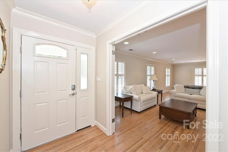 1025 Regency Dr, Charlotte, NC 28211
