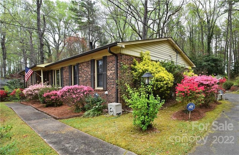 6712 Melody Ln, Charlotte, NC 28215