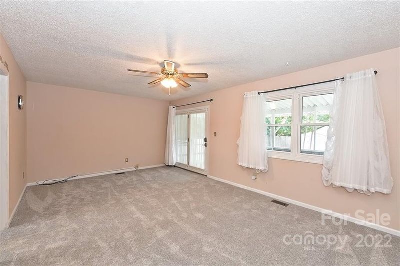 1014 Wilson Blvd, Dallas, NC 28034