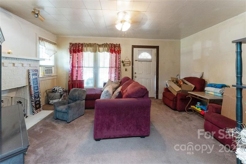 209 Bradford Dr, Charlotte, NC 28208