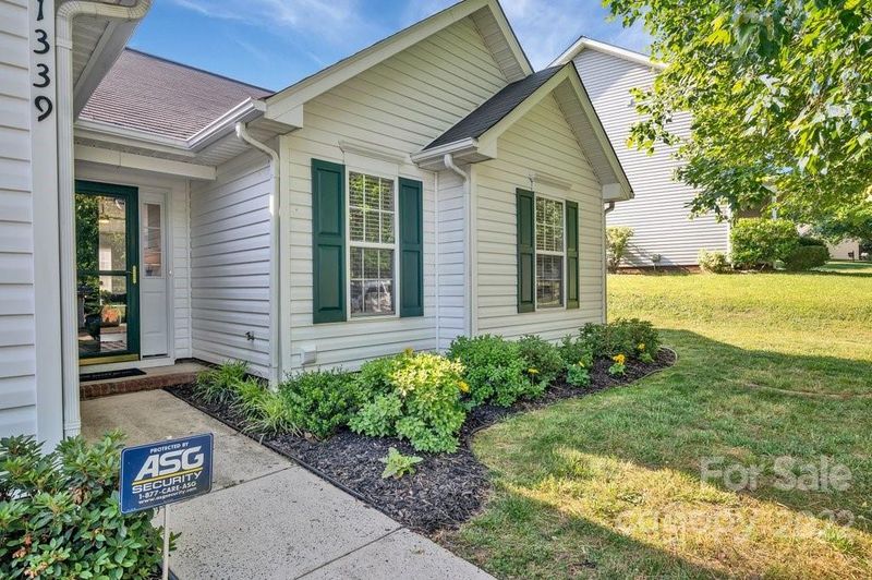 1339 Long Grass Ct, Charlotte, NC 28216
