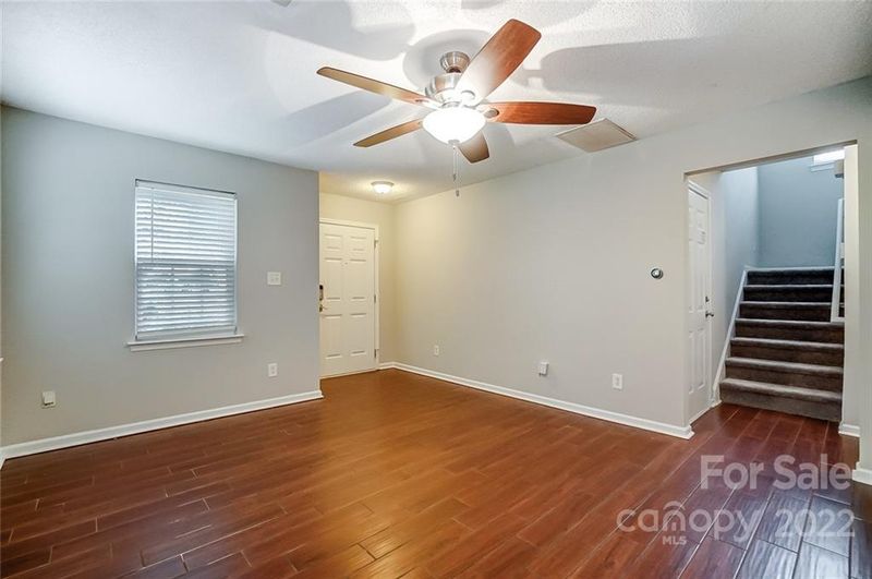 5820 Lawnmeadow Dr, Charlotte, NC 28216