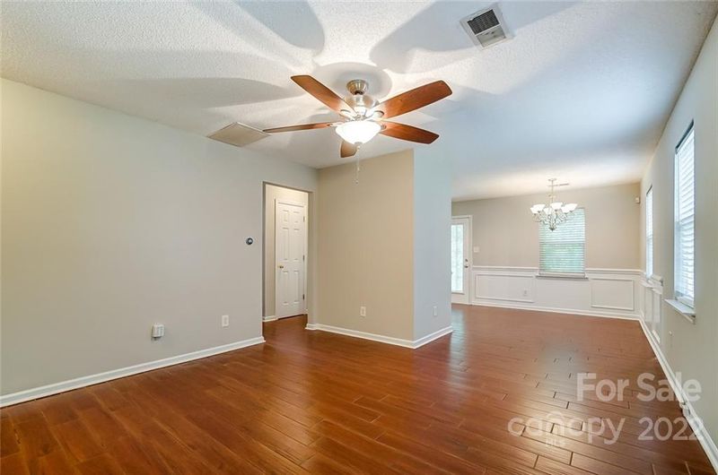 5820 Lawnmeadow Dr, Charlotte, NC 28216