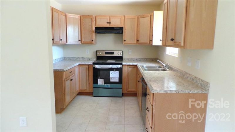 1636 S Center St, Hickory, NC 28602