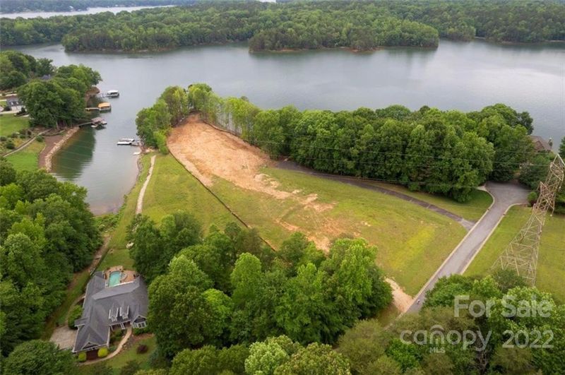 125 Hawks Point Dr, Troutman, NC 28166