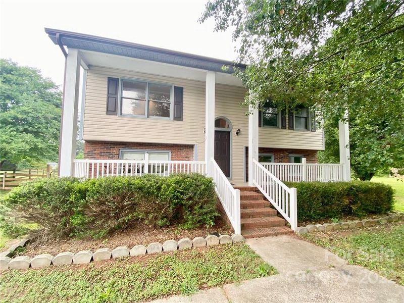 2290 Angle Dr, Conover, NC 28613