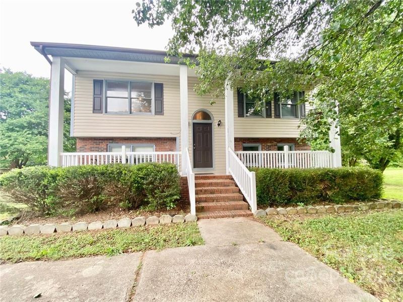 2290 Angle Dr, Conover, NC 28613