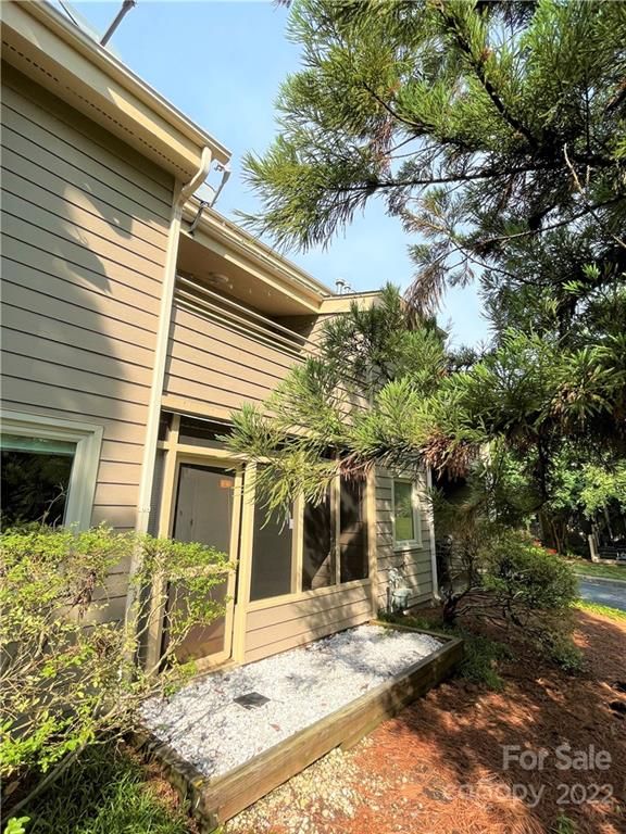 13942 Queens Harbor Rd, Charlotte, NC 28278