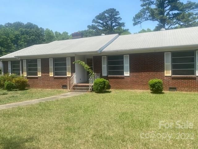 5837 Hickory Grove Rd, Charlotte, NC 28215