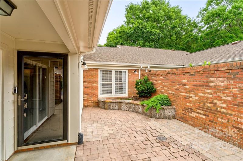 2421 Quail Lake Dr, Charlotte, NC 28210