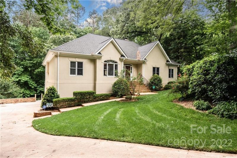 1240 Greylyn Dr, Matthews, NC 28104