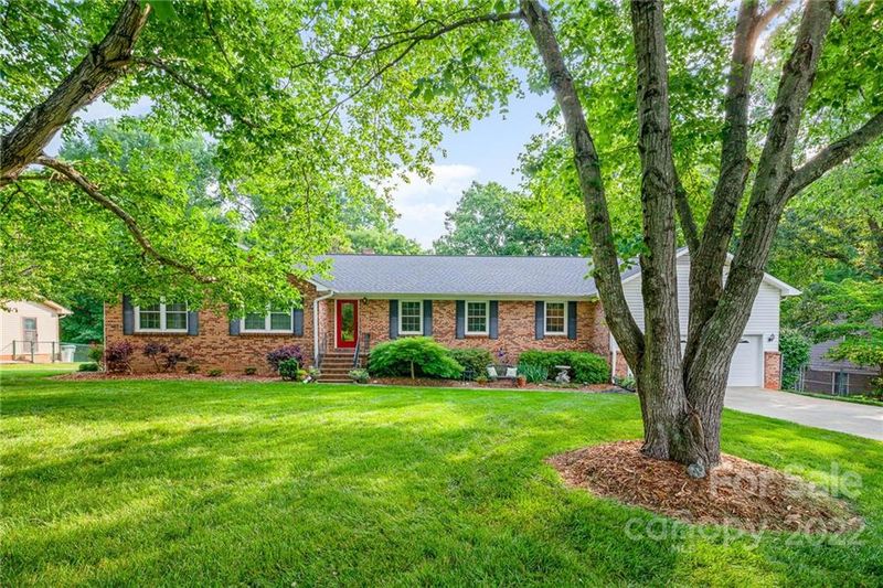 2424 Regal Dr, Gastonia, NC 28056