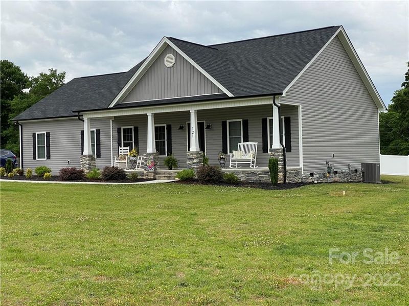 121 Chip Shot Ln, Maiden, NC 28650