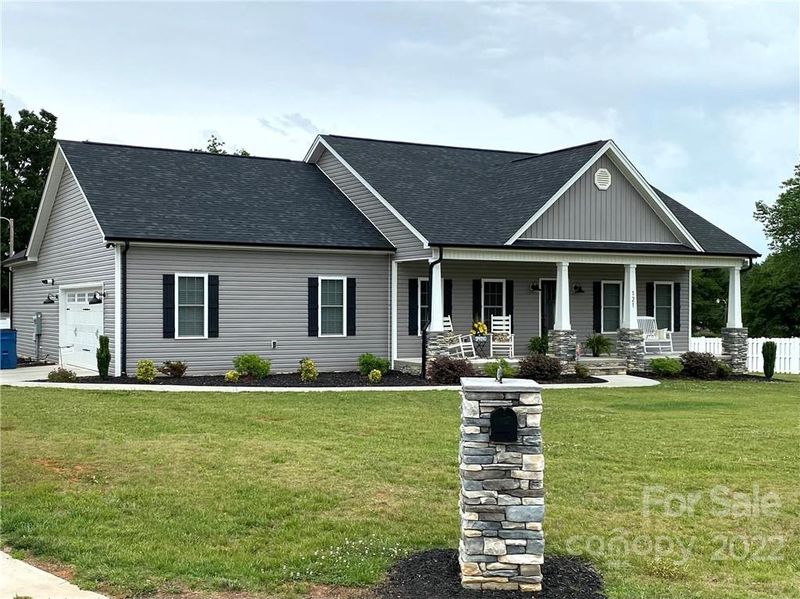 121 Chip Shot Ln, Maiden, NC 28650
