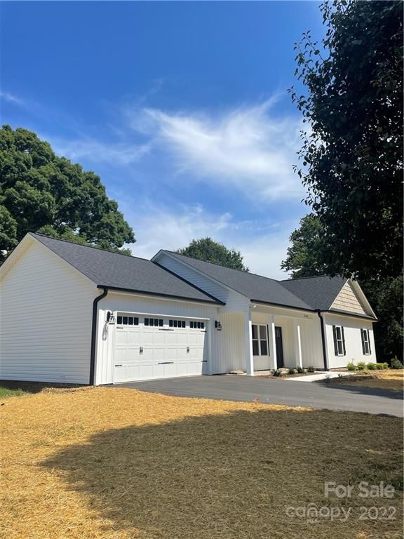 3700 34th St NE, Hickory, NC 28601