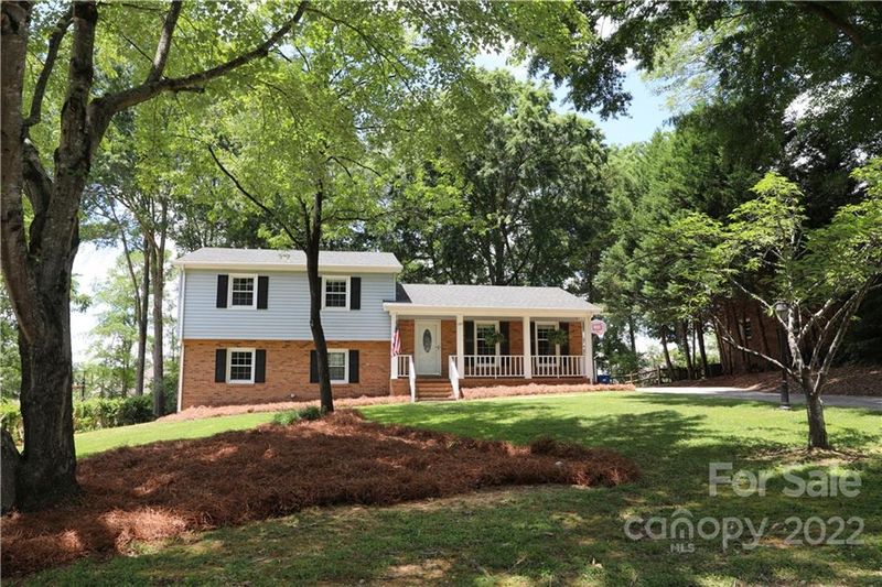 930 Glenshannon Rd, Matthews, NC 28105