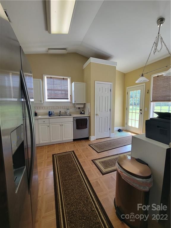 422 Summer Ridge Rd, Stanley, NC 28164