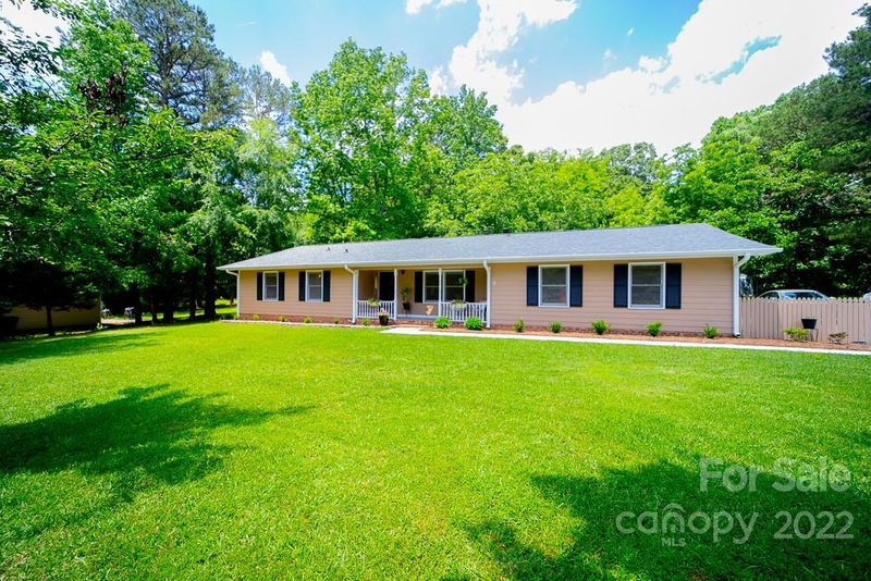 2004 Waverly Dr, Monroe, NC 28112