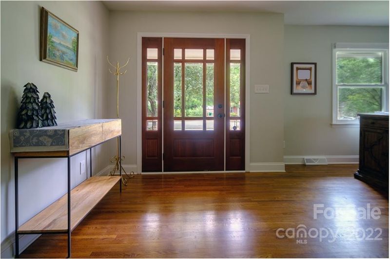 1310 Fox Run Dr, Charlotte, NC 28212