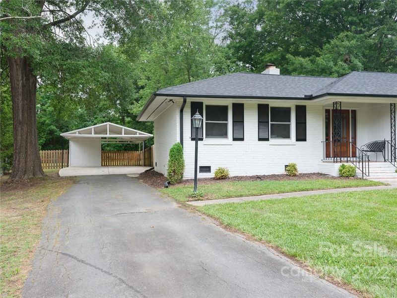 1310 Fox Run Dr, Charlotte, NC 28212