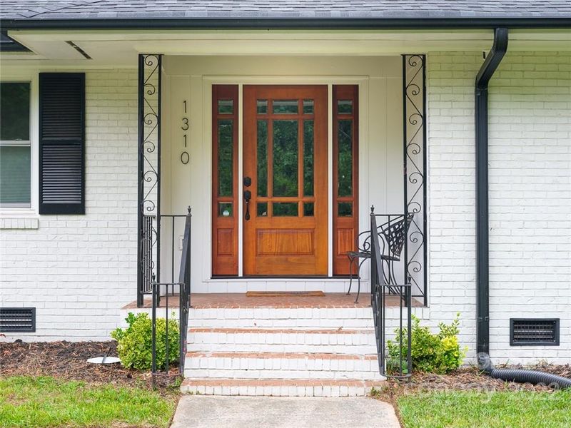 1310 Fox Run Dr, Charlotte, NC 28212