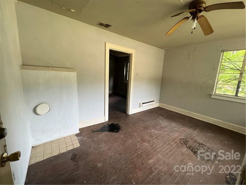 615 4th St SW, Conover, NC 28613