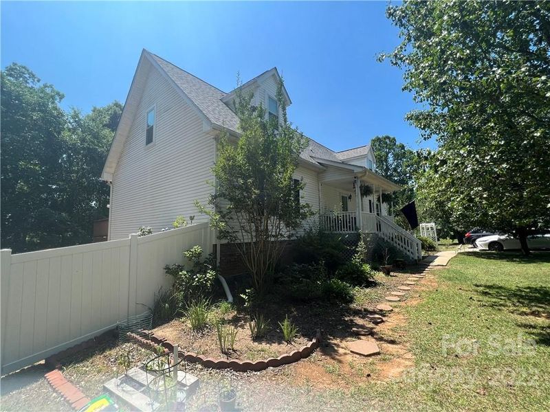 1120 Hidden Brook Ln, Clover, SC 29710