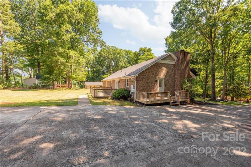 7505 Alamance Dr, Charlotte, NC 28227