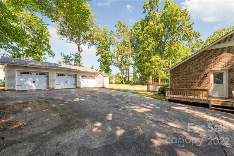 7505 Alamance Dr, Charlotte, NC 28227