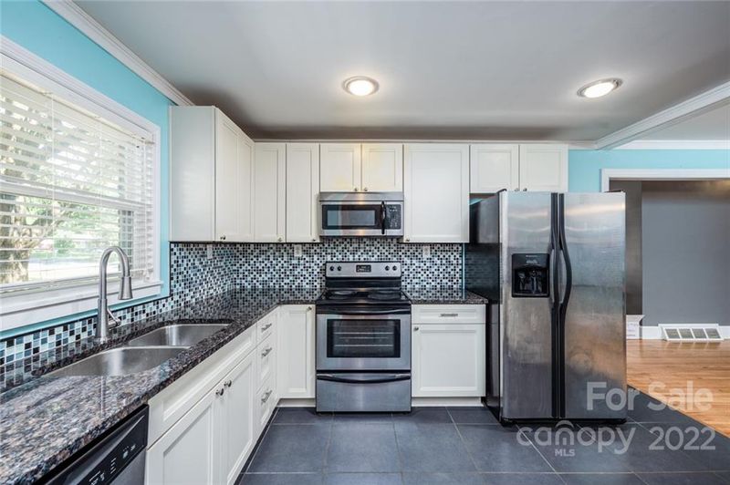 3014 Enfield Rd, Charlotte, NC 28205