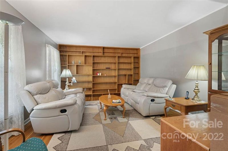 1119 Fox Run Dr, Charlotte, NC 28212