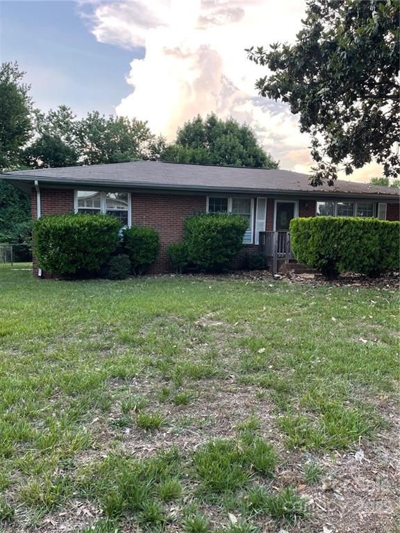 1809 Pondella Dr, Charlotte, NC 28213