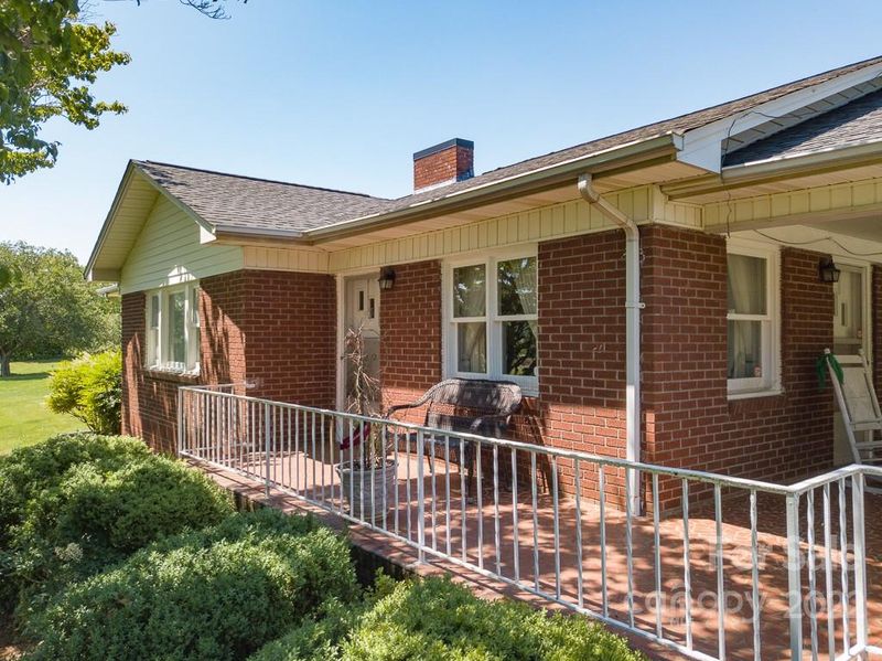 1749 Deitz Rd, Hickory, NC 28602