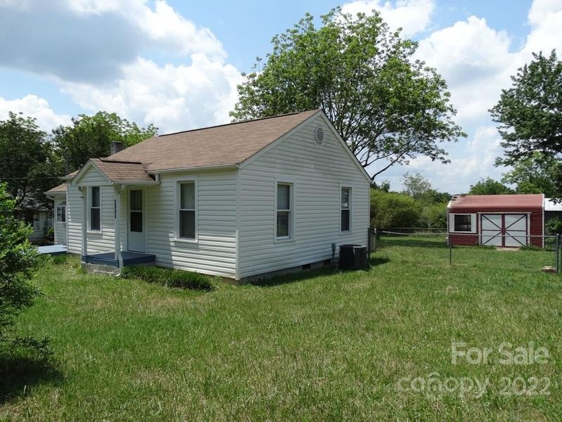 2943 26th St NE, Hickory, NC 28601